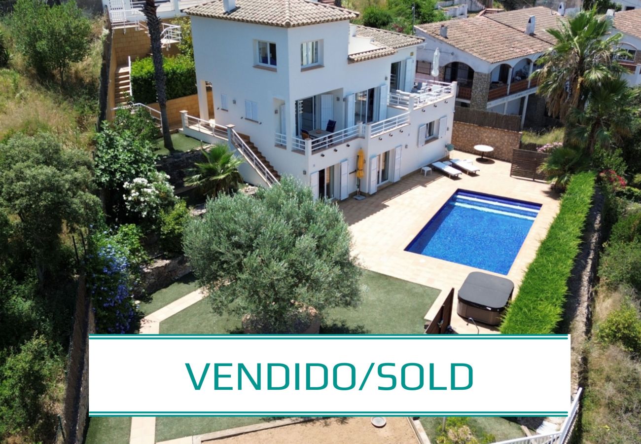 Ferienhaus in Pals - Freistehende Villa mit Aussicht und Pool in Pals