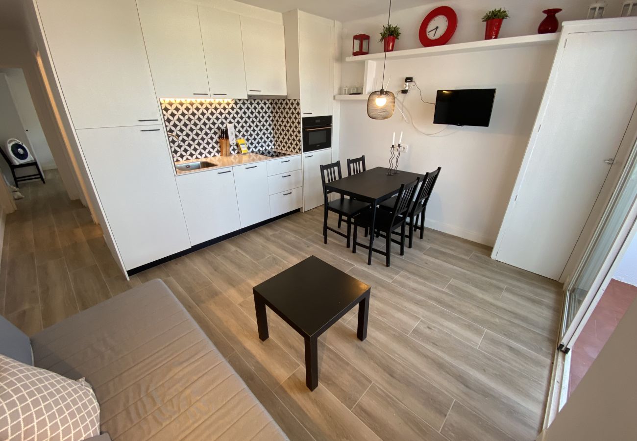 Ferienwohnung in Torroella de Montgri - Ter 31C-Renovierte Wohnung mit Terrasse, Meerblick und Gemeinschaftspool.