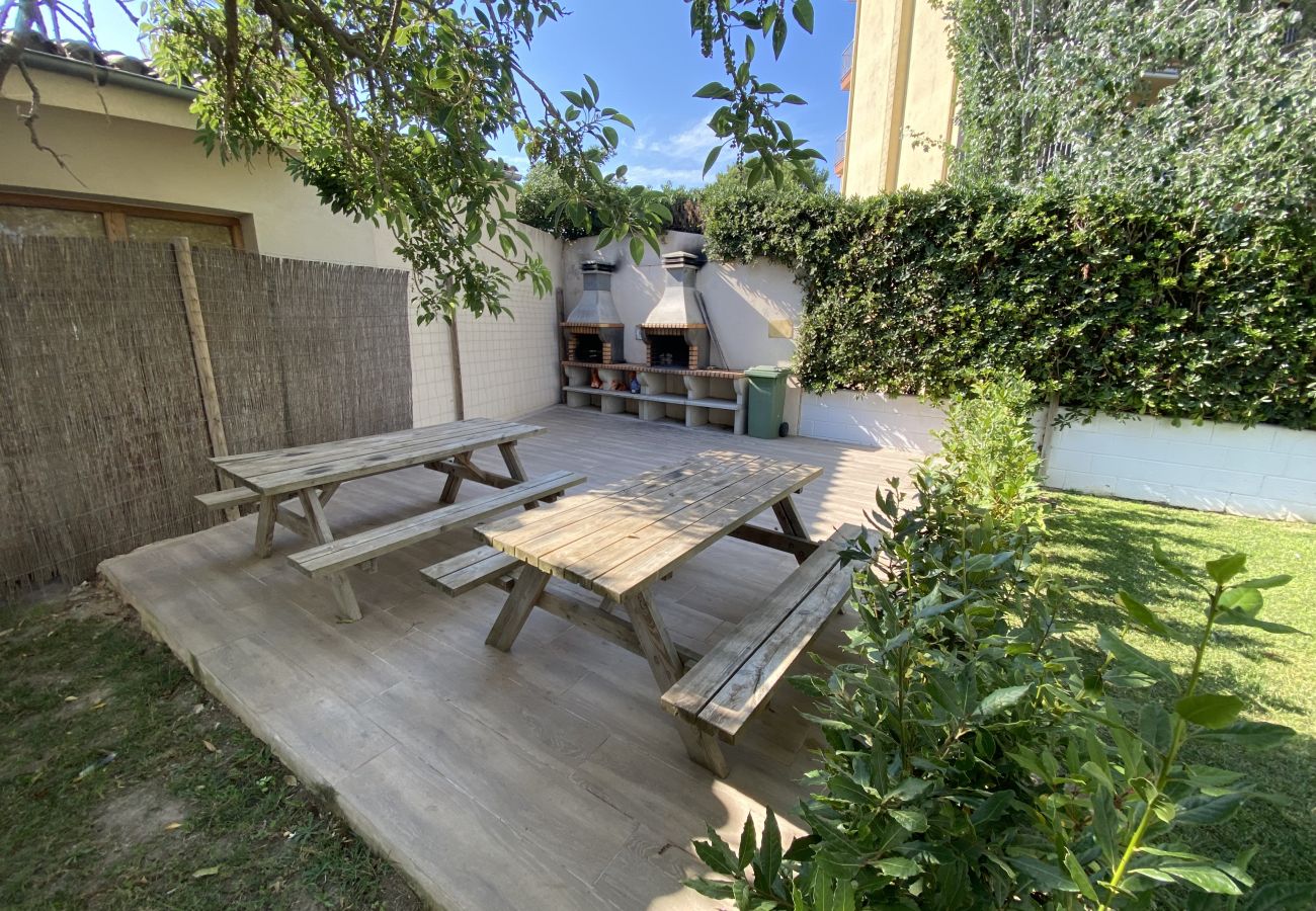 Ferienwohnung in Torroella de Montgri - Ter 31C-Renovierte Wohnung mit Terrasse, Meerblick und Gemeinschaftspool.