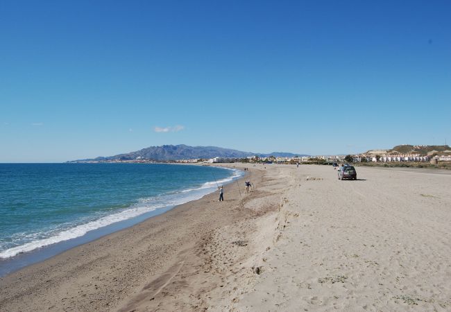 Ferienwohnung in Vera playa - Lomas del Mar 5 - WiFi, privater Garten, beheiztes Hallenbad