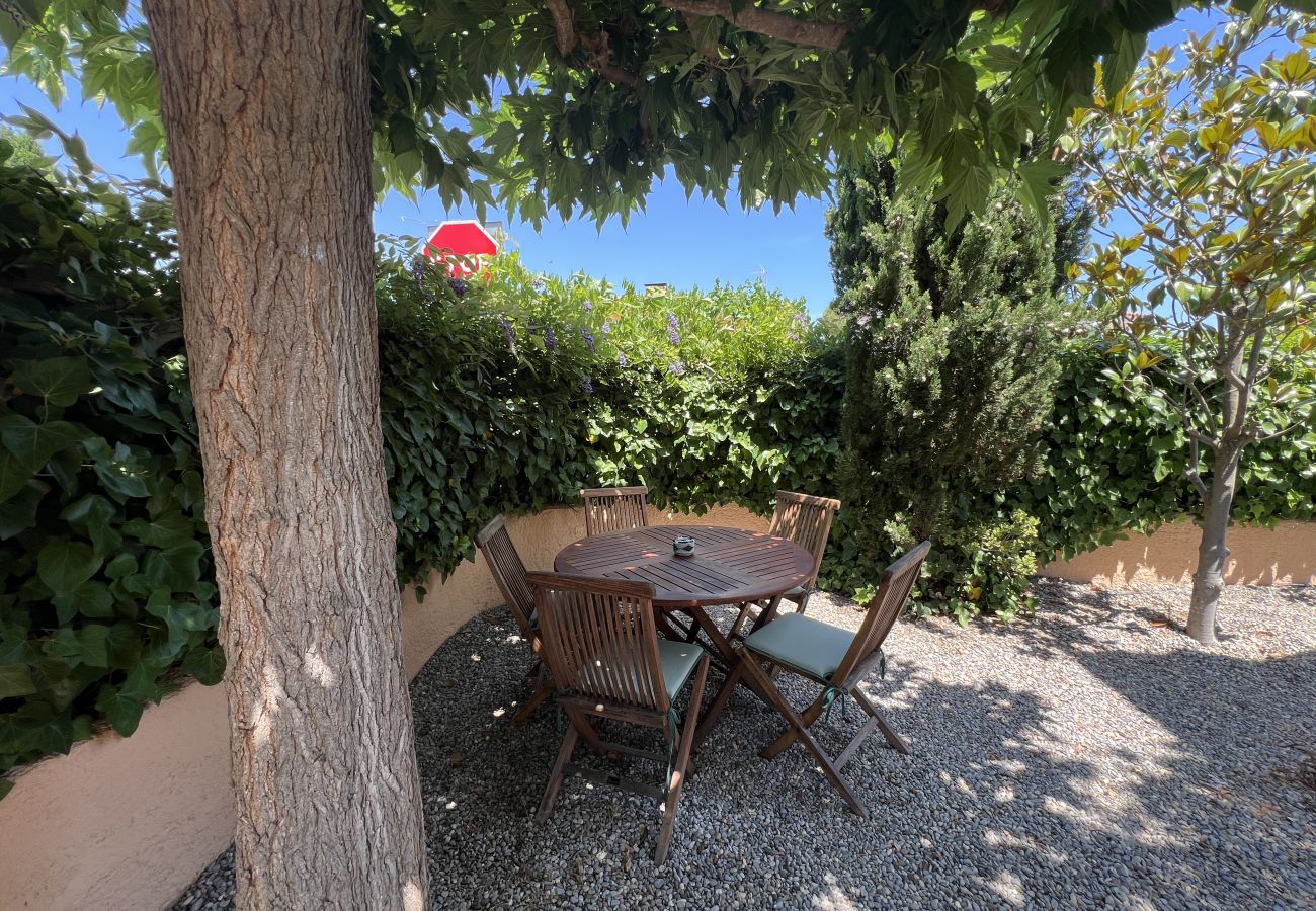 Huis in Torroella de Montgri - Daró 3D 03 Hoekhuis met airconditioning, zwembad en vlakbij het strand