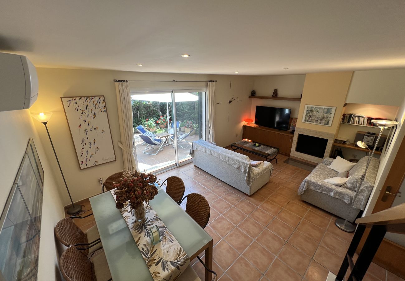 Huis in Torroella de Montgri - Daró 3D 03 Hoekhuis met airconditioning, zwembad en vlakbij het strand