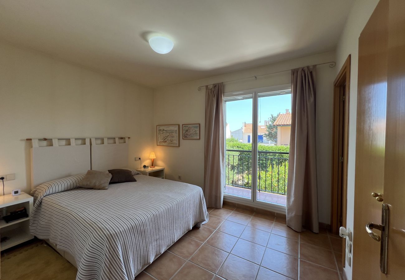 Huis in Torroella de Montgri - Daró 3D 03 Hoekhuis met airconditioning, zwembad en vlakbij het strand