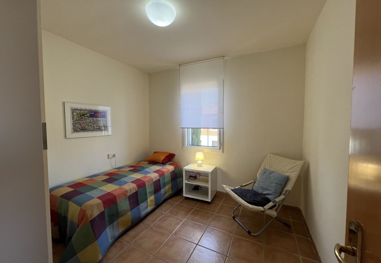 Huis in Torroella de Montgri - Daró 3D 03 Hoekhuis met airconditioning, zwembad en vlakbij het strand