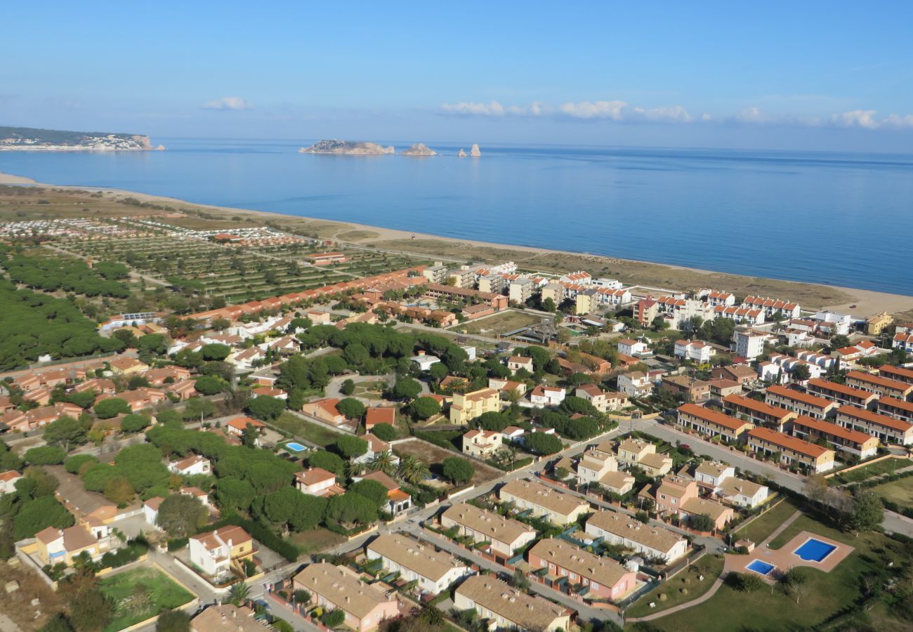 Huis in Torroella de Montgri - Casa Elena - 2 slaap- en 2 badkamers, tuin op begane grond
