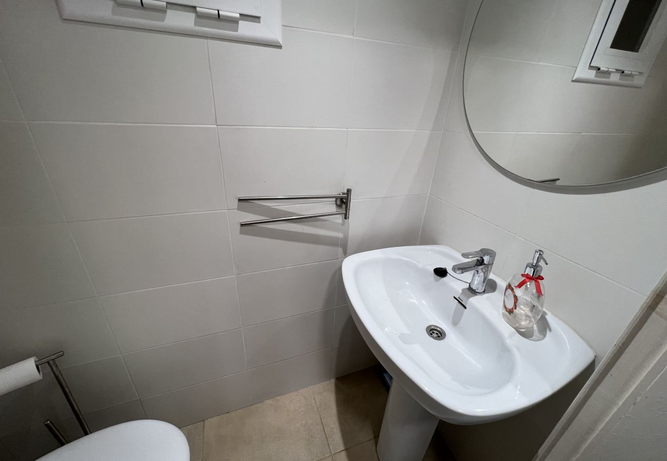 Rijhuis in Torroella de Montgri - Hoekhuis met privétuin en jacuzzi