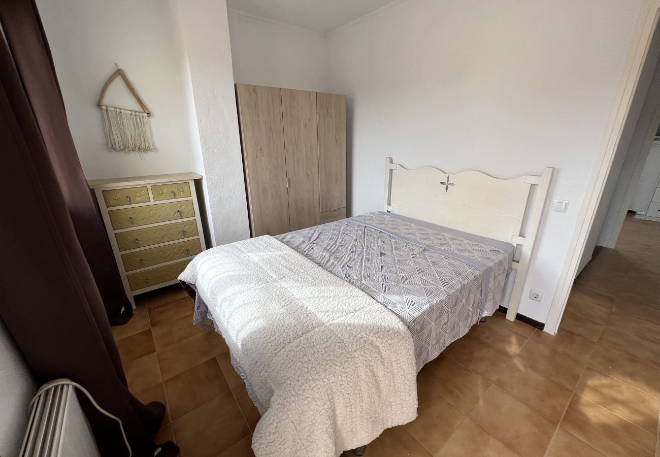Rijhuis in Torroella de Montgri - Hoekhuis met privétuin en jacuzzi
