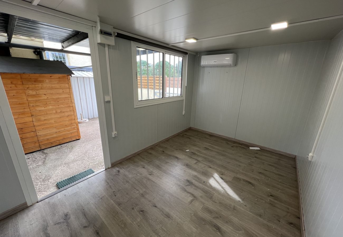 Rijhuis in Torroella de Montgri - Hoekhuis met privétuin en jacuzzi
