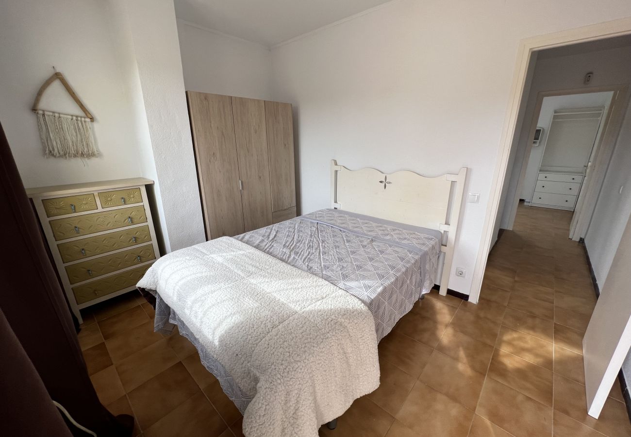 Rijhuis in Torroella de Montgri - Hoekhuis met privétuin en jacuzzi