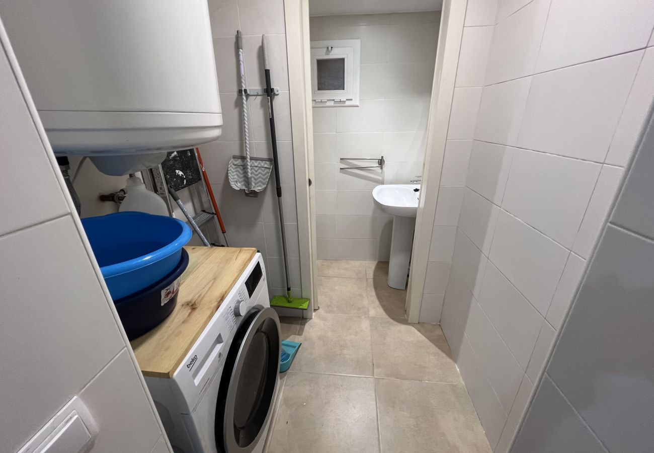 Rijhuis in Torroella de Montgri - Hoekhuis met privétuin en jacuzzi