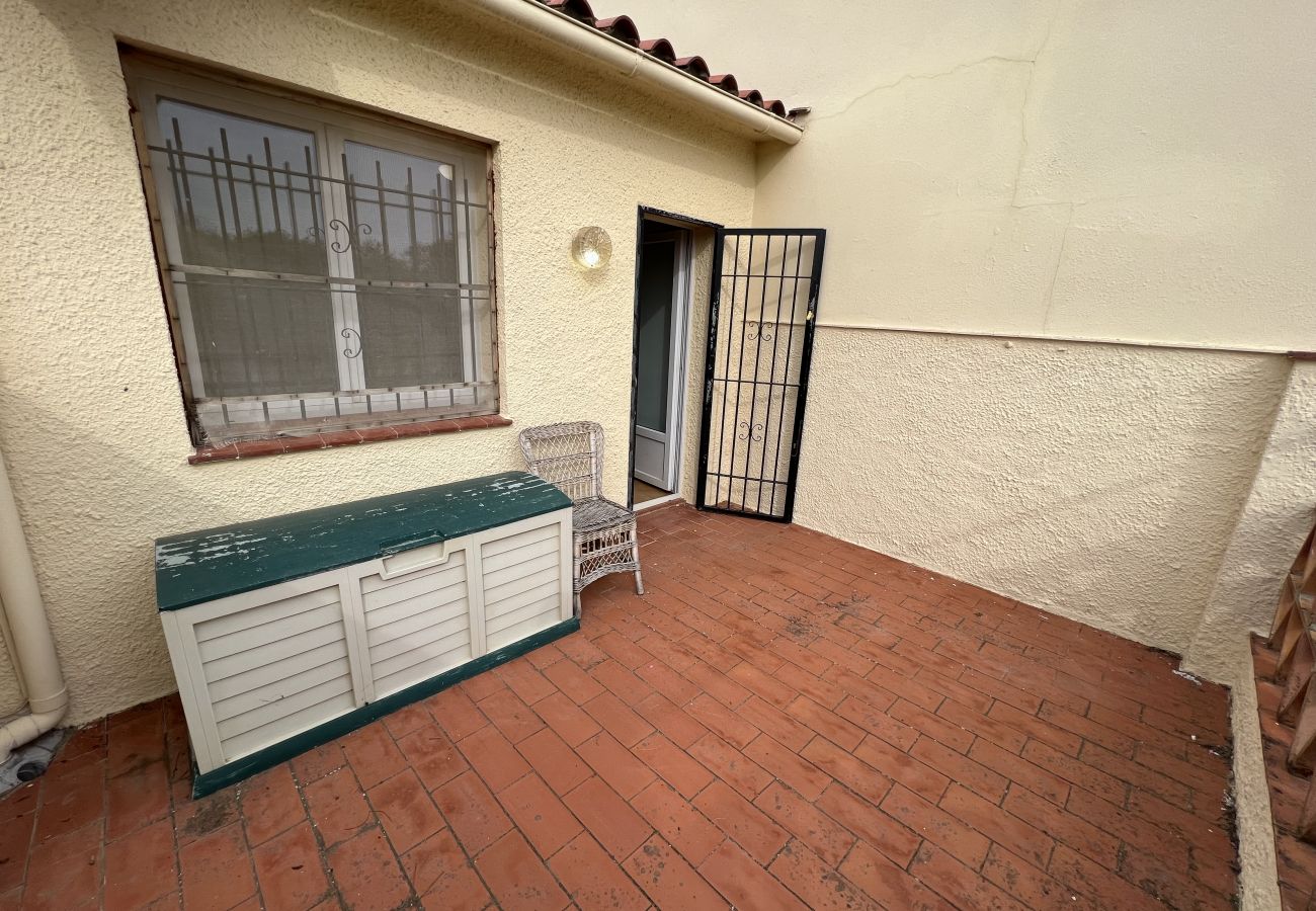 Rijhuis in Torroella de Montgri - Hoekhuis met privétuin en jacuzzi