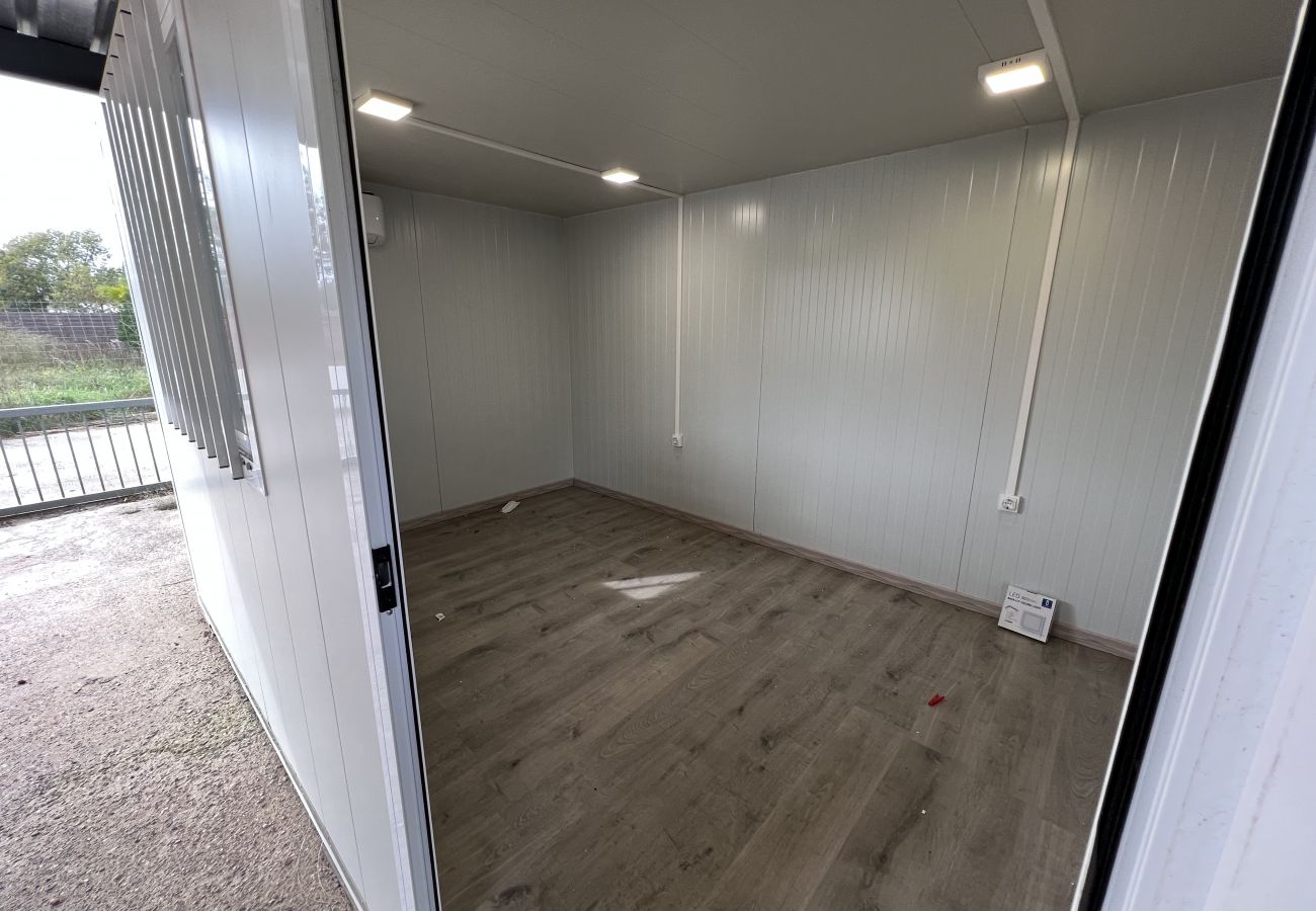 Rijhuis in Torroella de Montgri - Hoekhuis met privétuin en jacuzzi