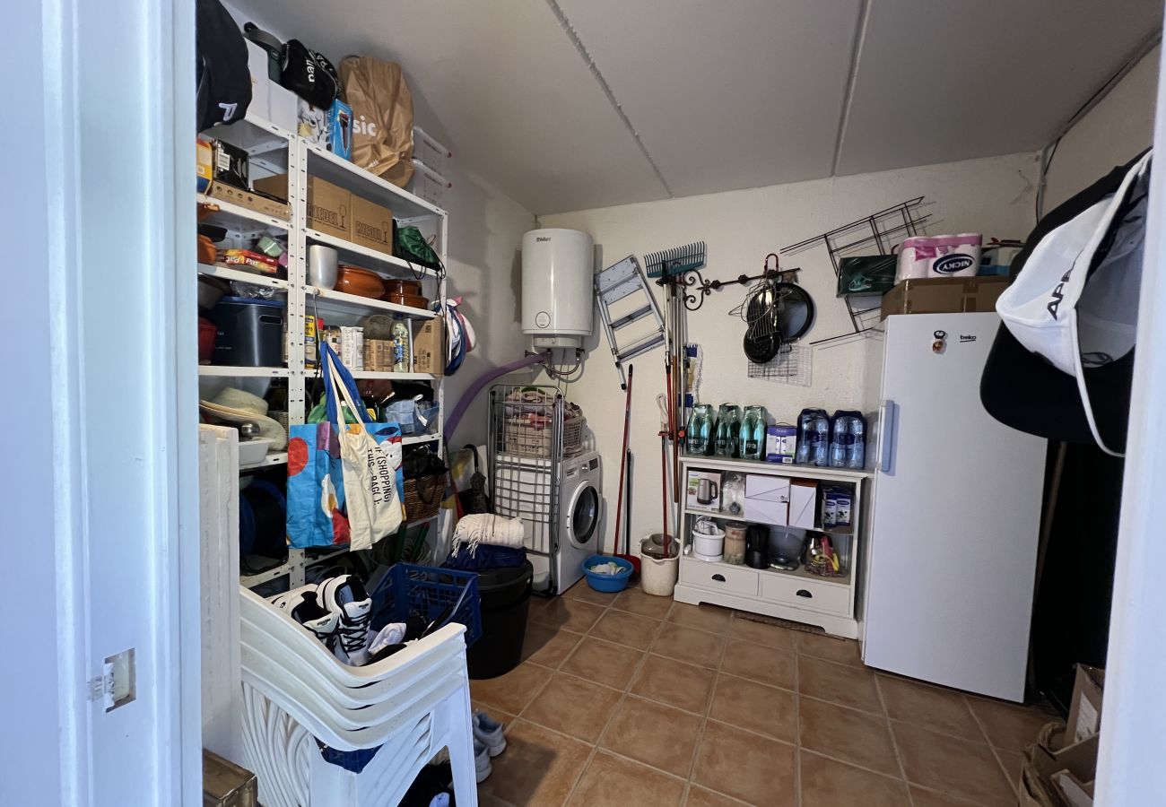 Rijhuis in Torroella de Montgri - Hoekhuis met gemeenschappelijk zwembad (nr 50)
