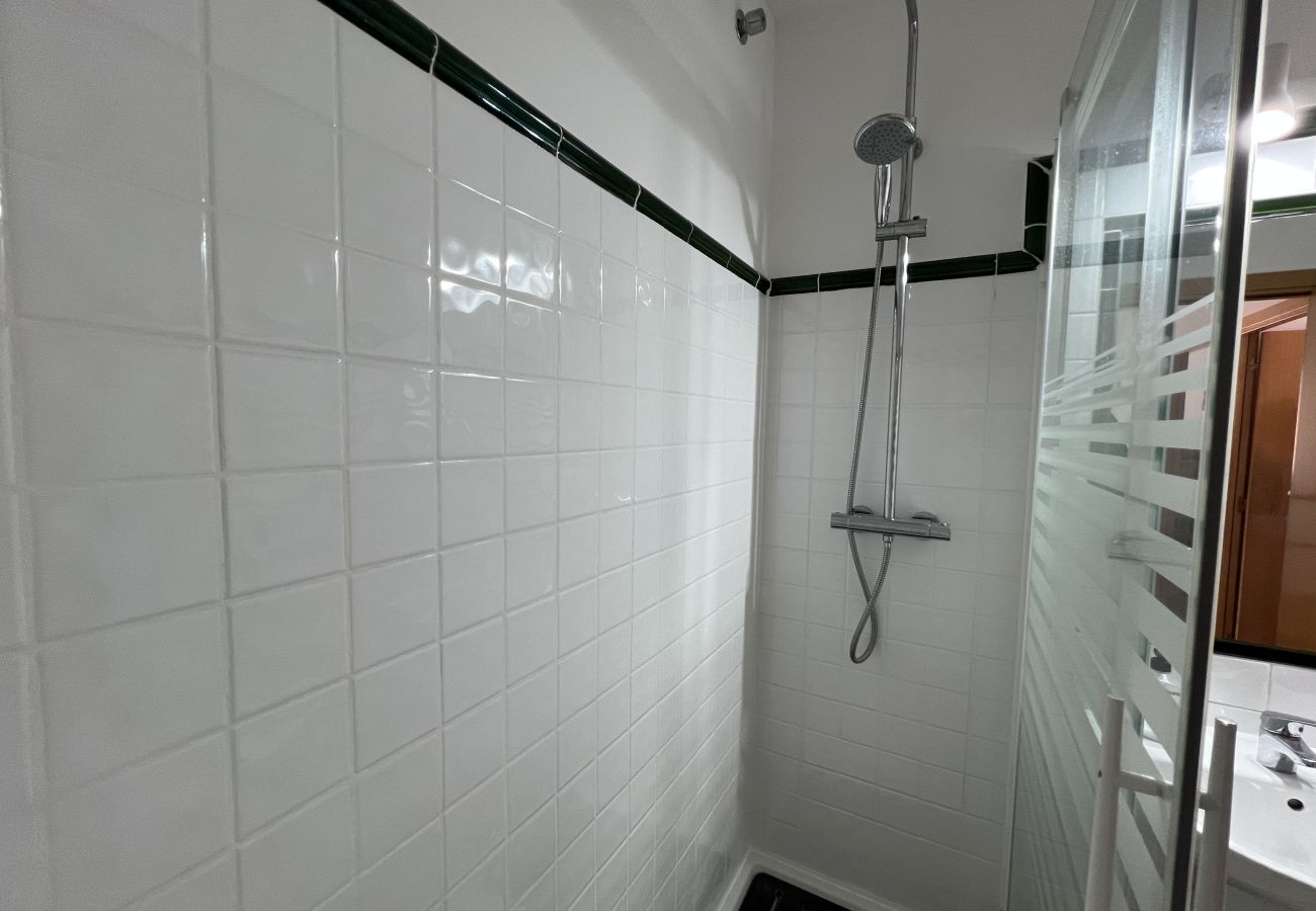Rijhuis in Torroella de Montgri - Hoekhuis met gemeenschappelijk zwembad (nr 50)