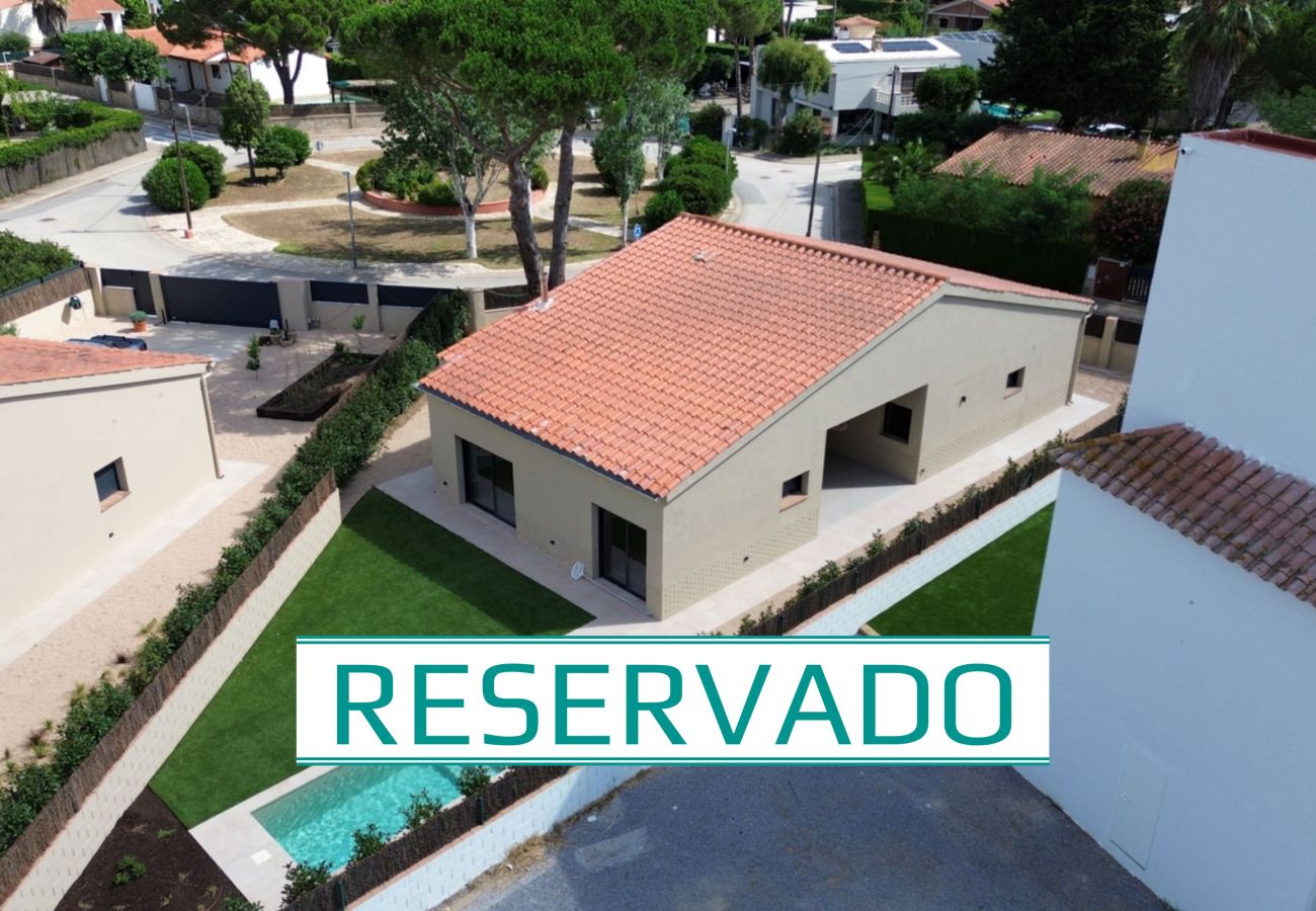 Villa in Torroella de Montgri - Gerenoveerde villa met privézwembad