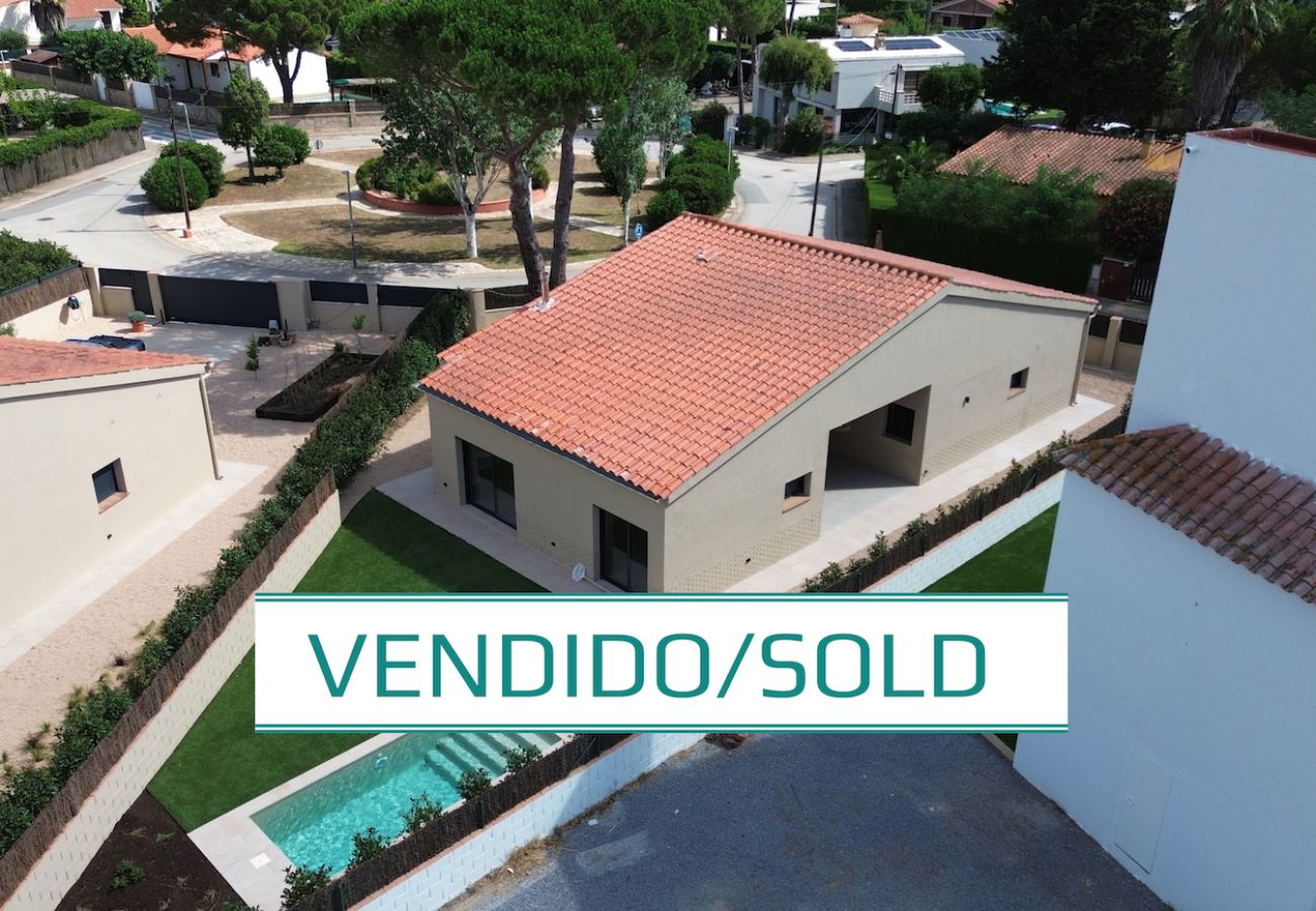 Villa in Torroella de Montgri - Gerenoveerde villa met privézwembad