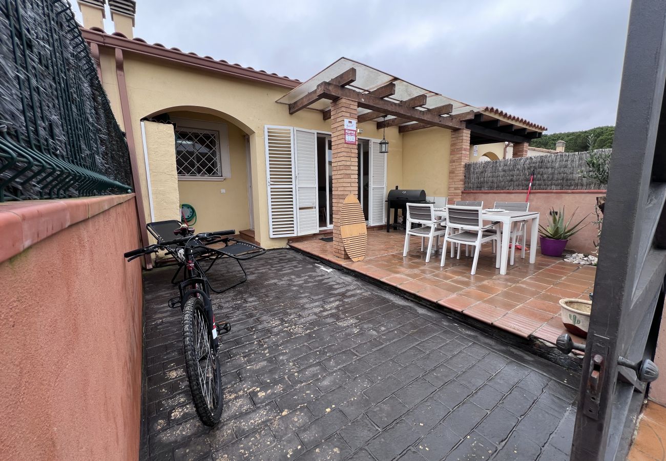 Villa in Torroella de Montgri - Geschakelde woning te koop aan Calle Pinsà 155
