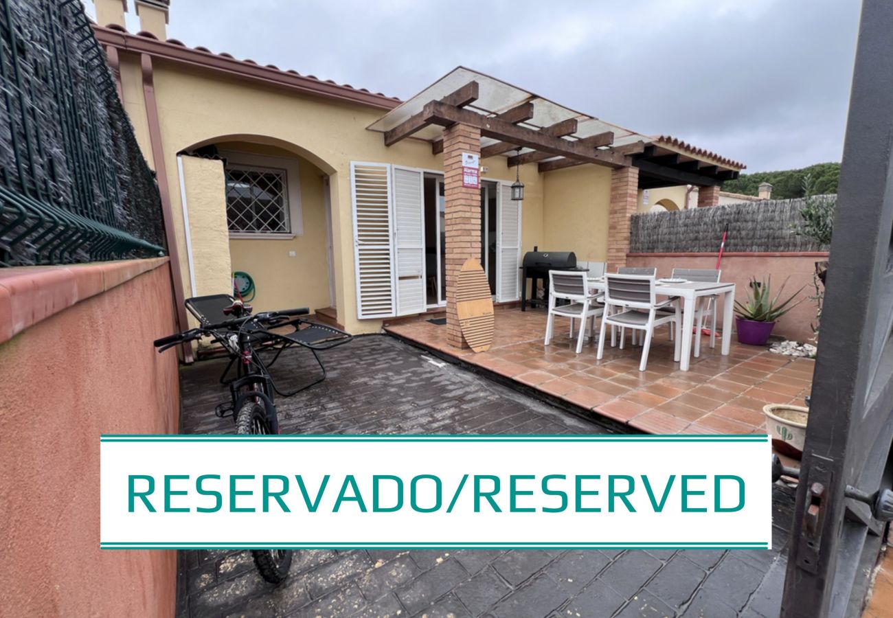 Villa in Torroella de Montgri - Geschakelde woning te koop aan Calle Pinsà 155