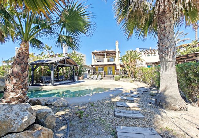 Villa en Vera playa - PM - En primera línea de playa con piscina privada