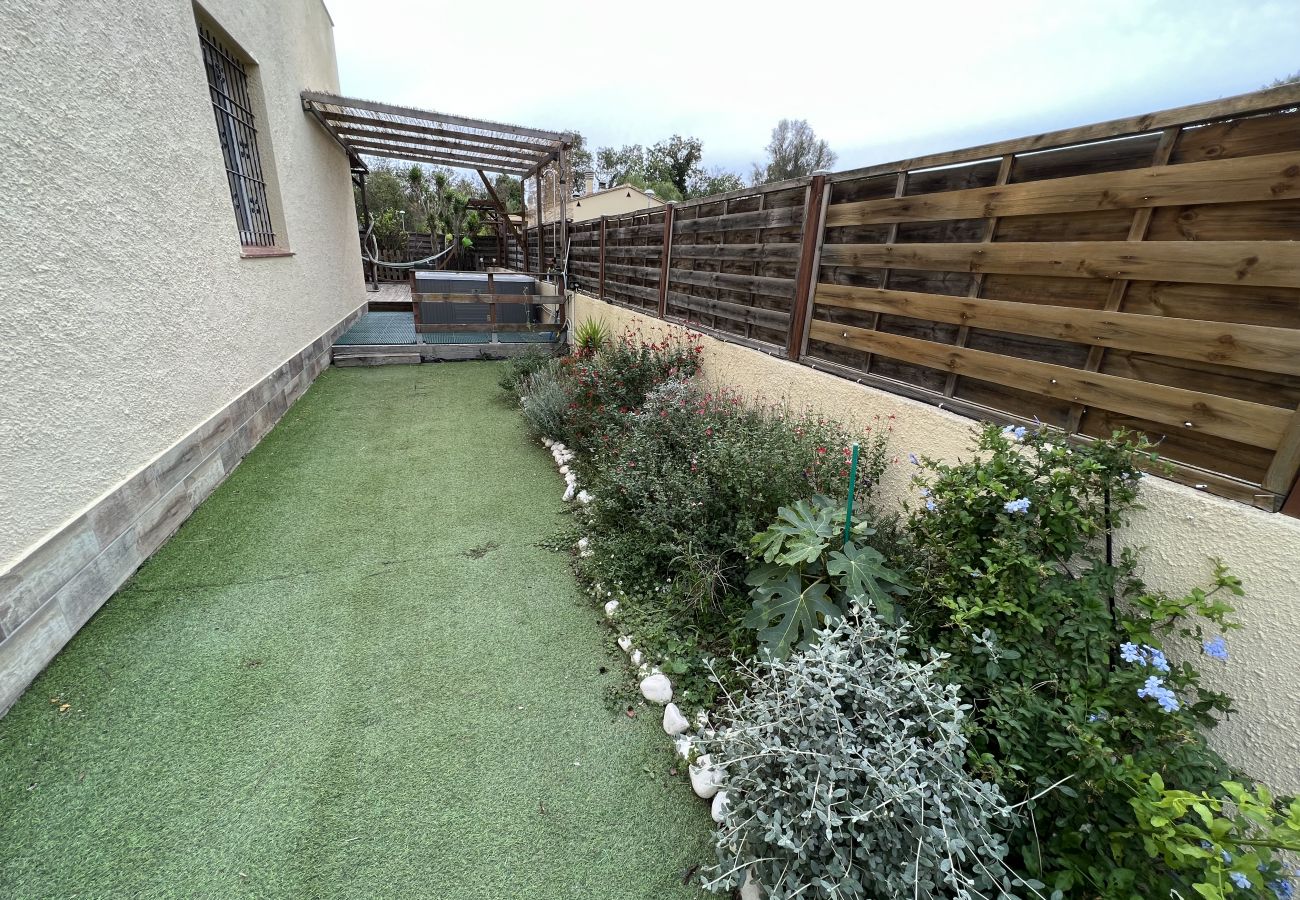 Casa adosada en Torroella de Montgri - Casa adosada con jardin privado y jacuzzi