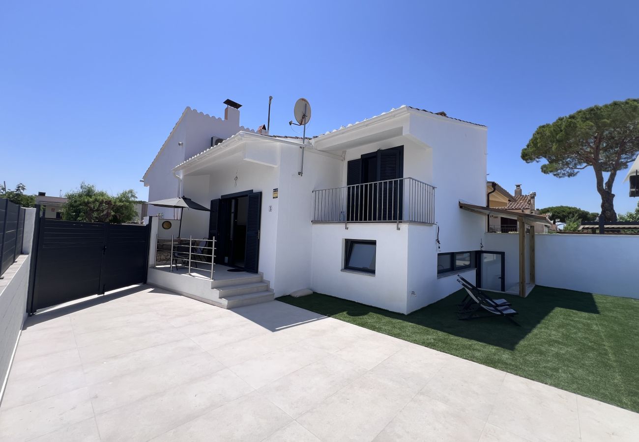Casa adosada en Torroella de Montgri -  Garsa 3 Casa reformada en la Costa Brava con Jardín privado