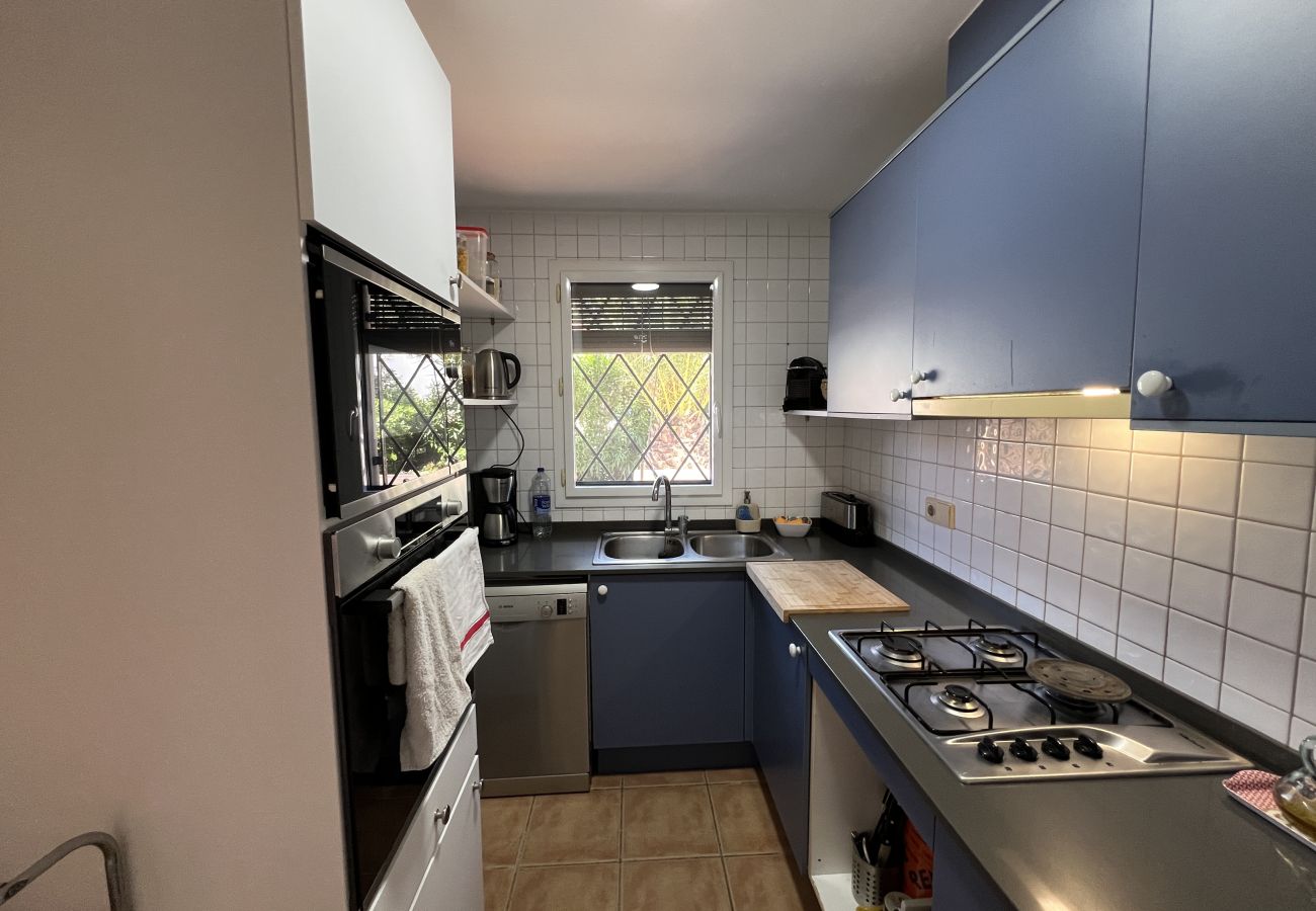Casa adosada en Torroella de Montgri - Casa esquinera con piscina comunitaria (Nr 50)