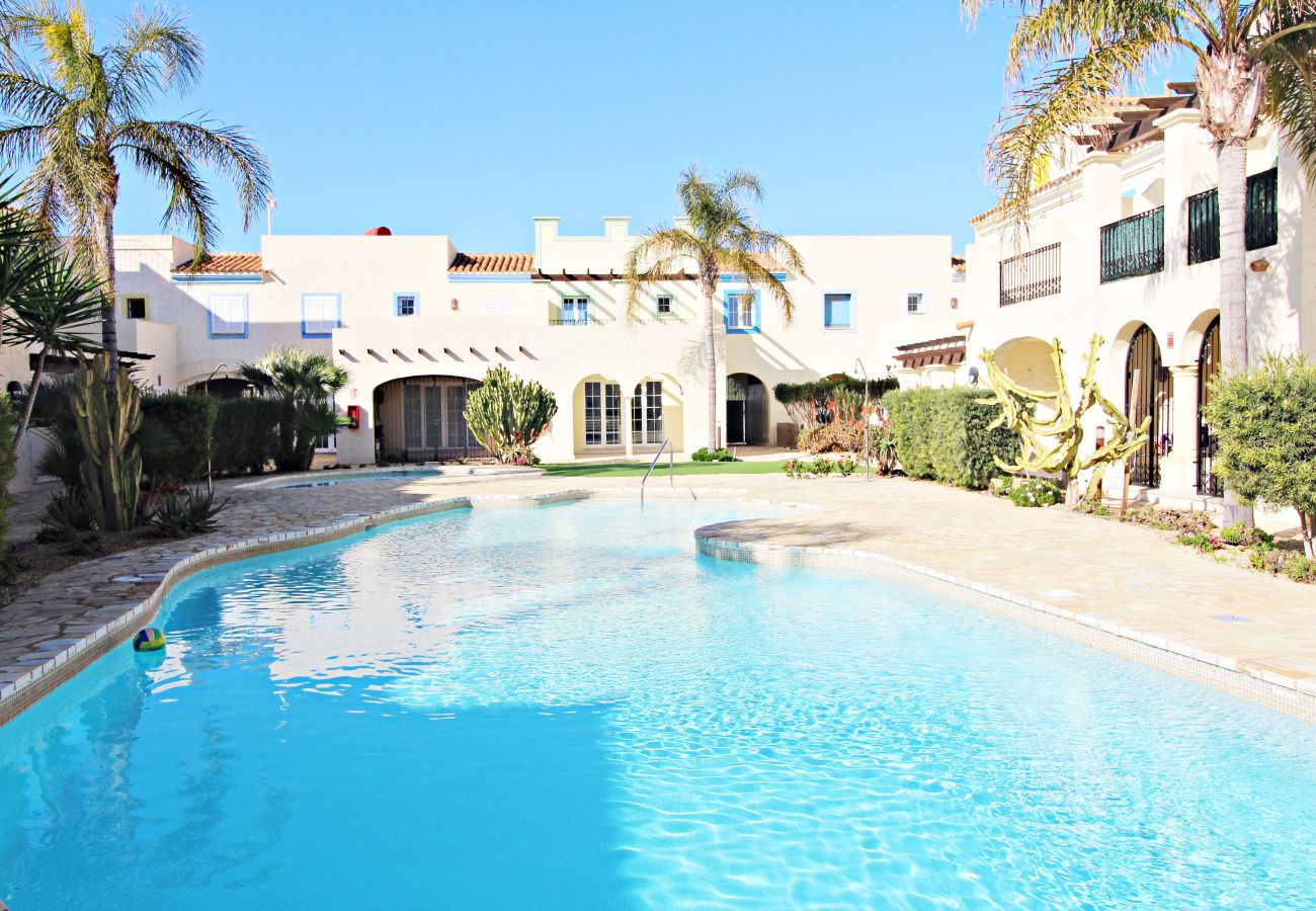 Maison mitoyenne à Vera playa - Las Casitas I - 150m de la plage, WiFi, solarium