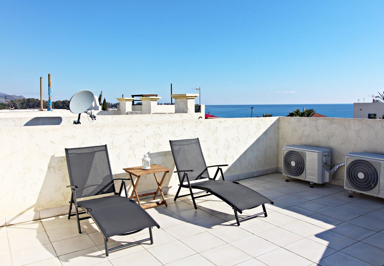 Maison mitoyenne à Vera playa - Las Casitas I - 150m de la plage, WiFi, solarium