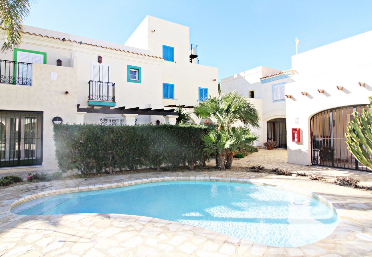 Maison mitoyenne à Vera playa - Las Casitas I - 150m de la plage, WiFi, solarium