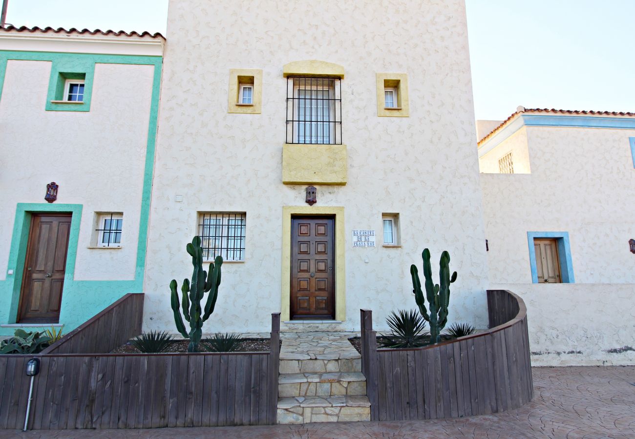 Maison mitoyenne à Vera playa - Las Casitas II - 150m de la plage, WiFi, piscine communautaire