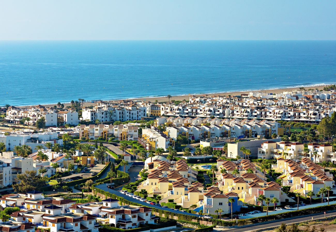 Maison mitoyenne à Vera playa - Las Casitas II - 150m de la plage, WiFi, piscine communautaire