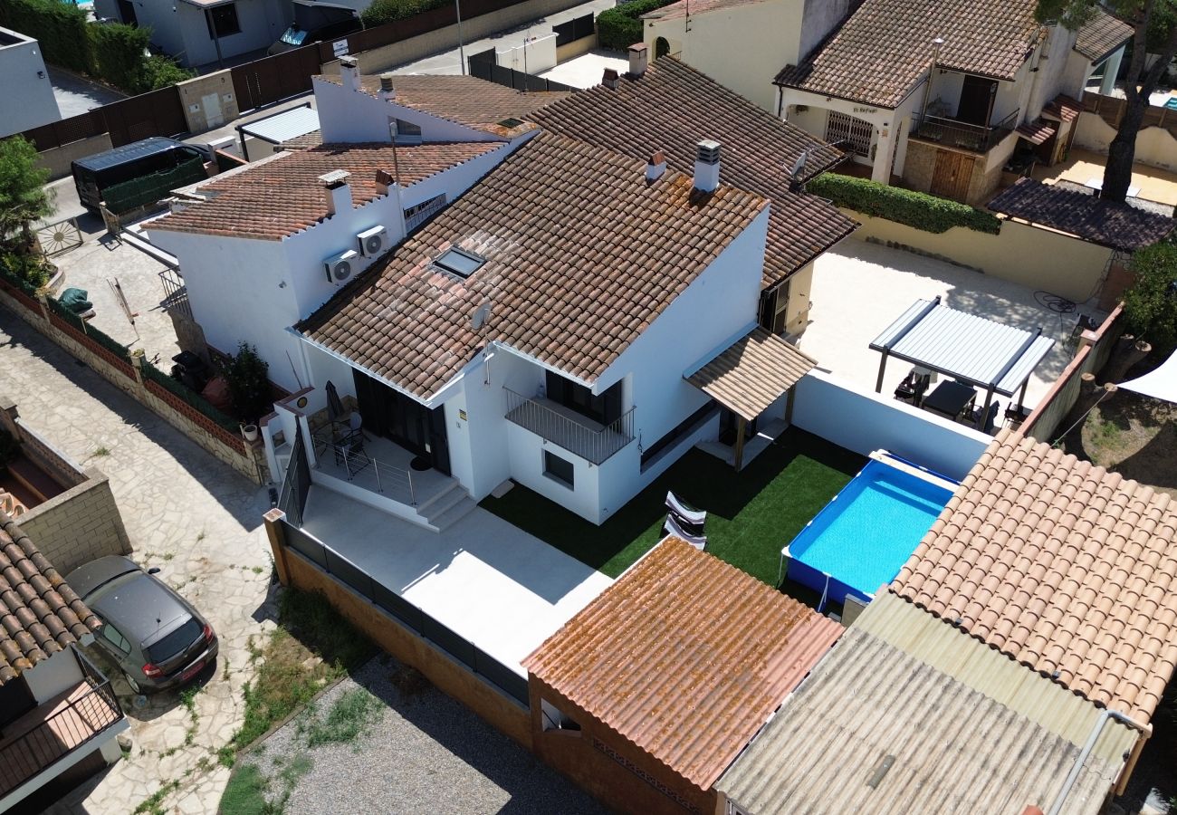 Maison mitoyenne à Torroella de Montgri - Garsa 3 : Maison rénovée sur la Costa Brava avec jardin privé