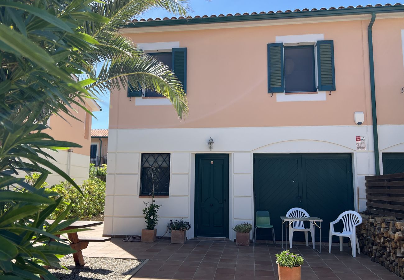 Maison mitoyenne à Torroella de Montgri - Maison d'angle avec piscine partagée (Nr 50)