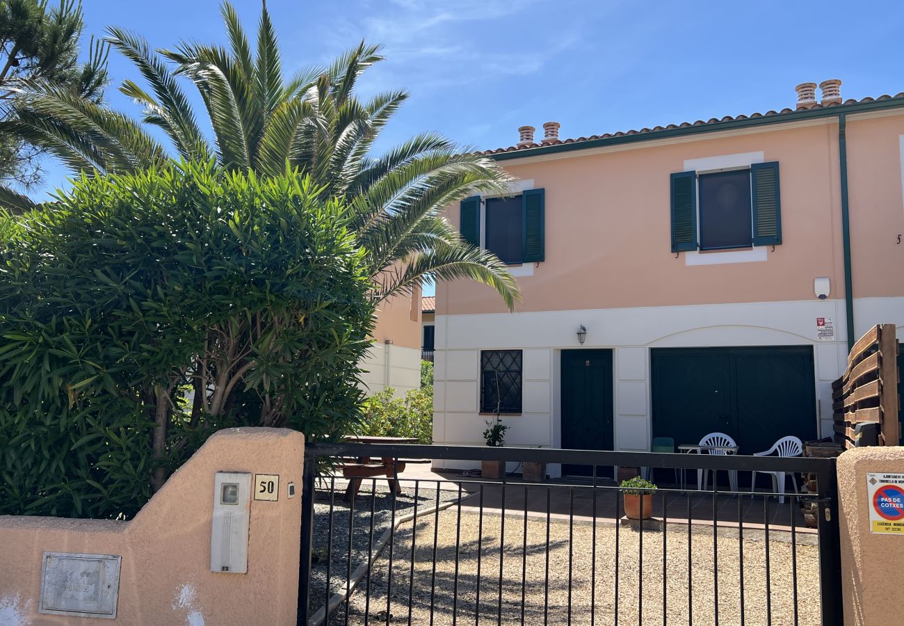 Maison mitoyenne à Torroella de Montgri - Maison d'angle avec piscine partagée (Nr 50)