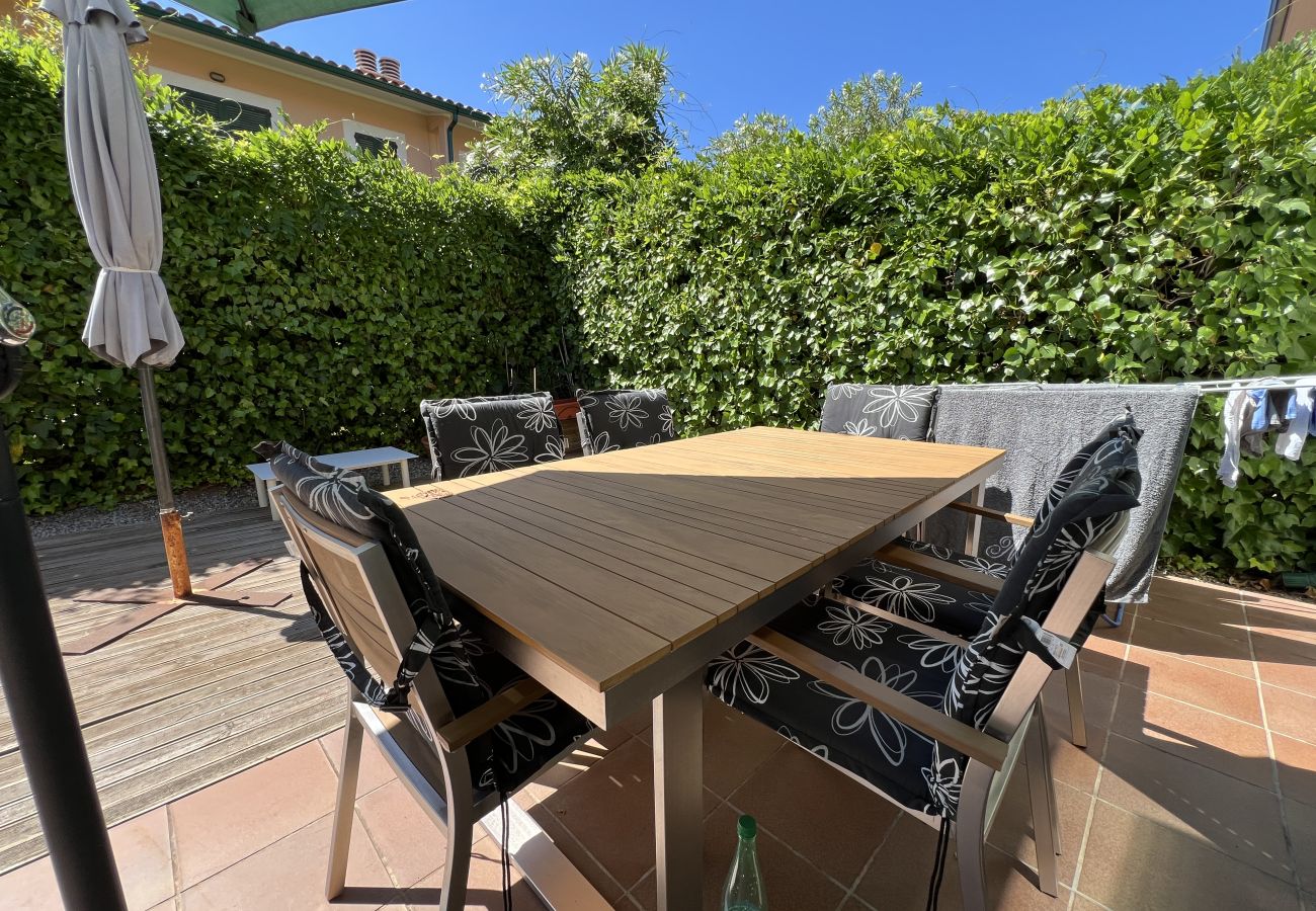 Maison mitoyenne à Torroella de Montgri - Maison d'angle avec piscine partagée (Nr 50)