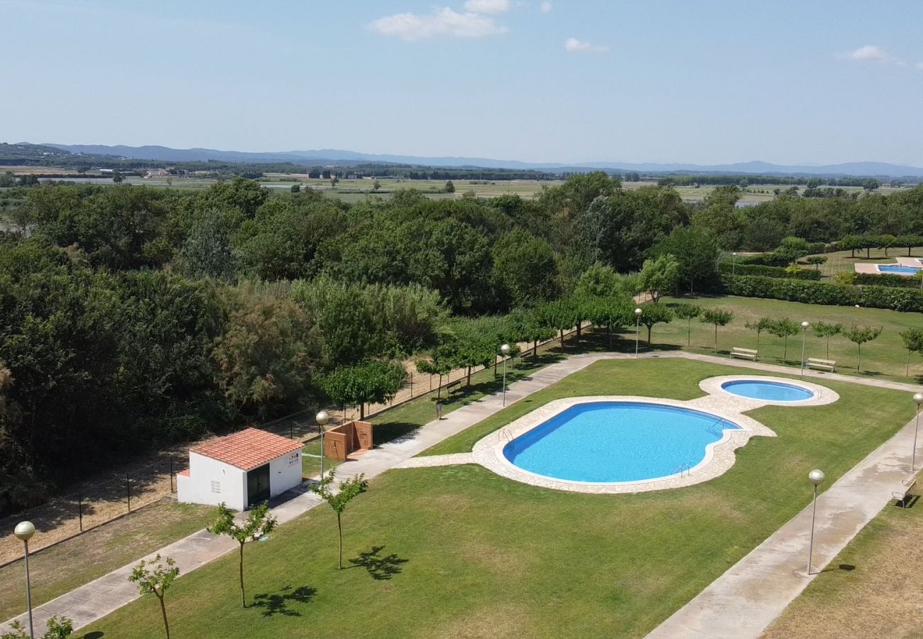 Maison mitoyenne à Torroella de Montgri - Maison d'angle avec piscine partagée (Nr 50)