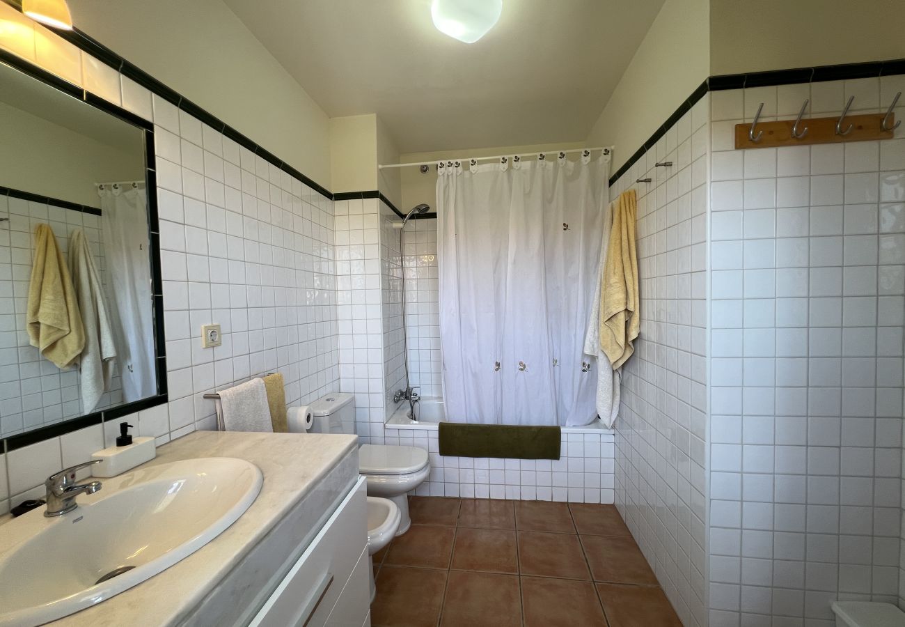Terraced House in Torroella de Montgri - Corner house just steps from the beach (Tourist license)