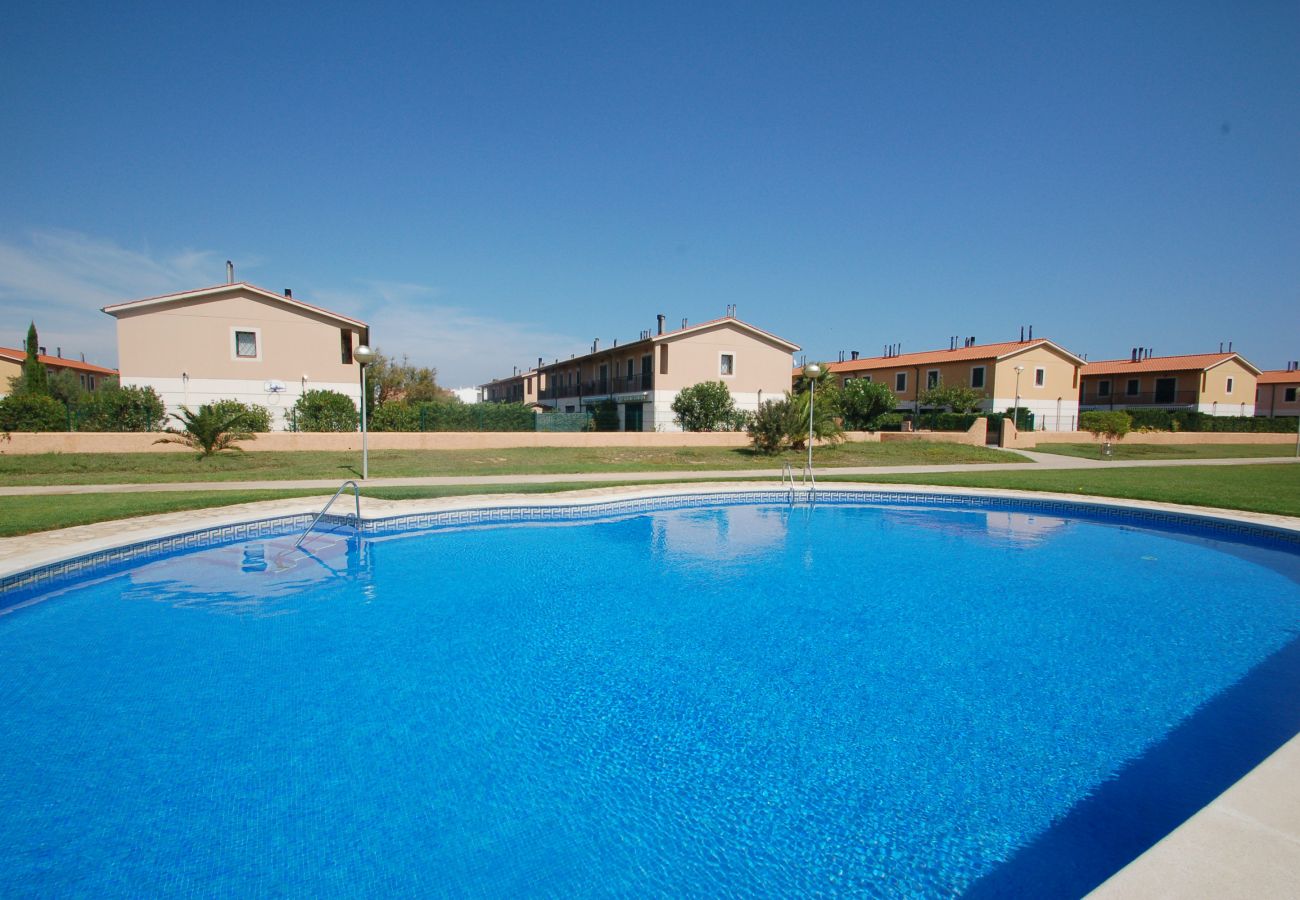 Terraced House in Torroella de Montgri - Corner house just steps from the beach (Tourist license)