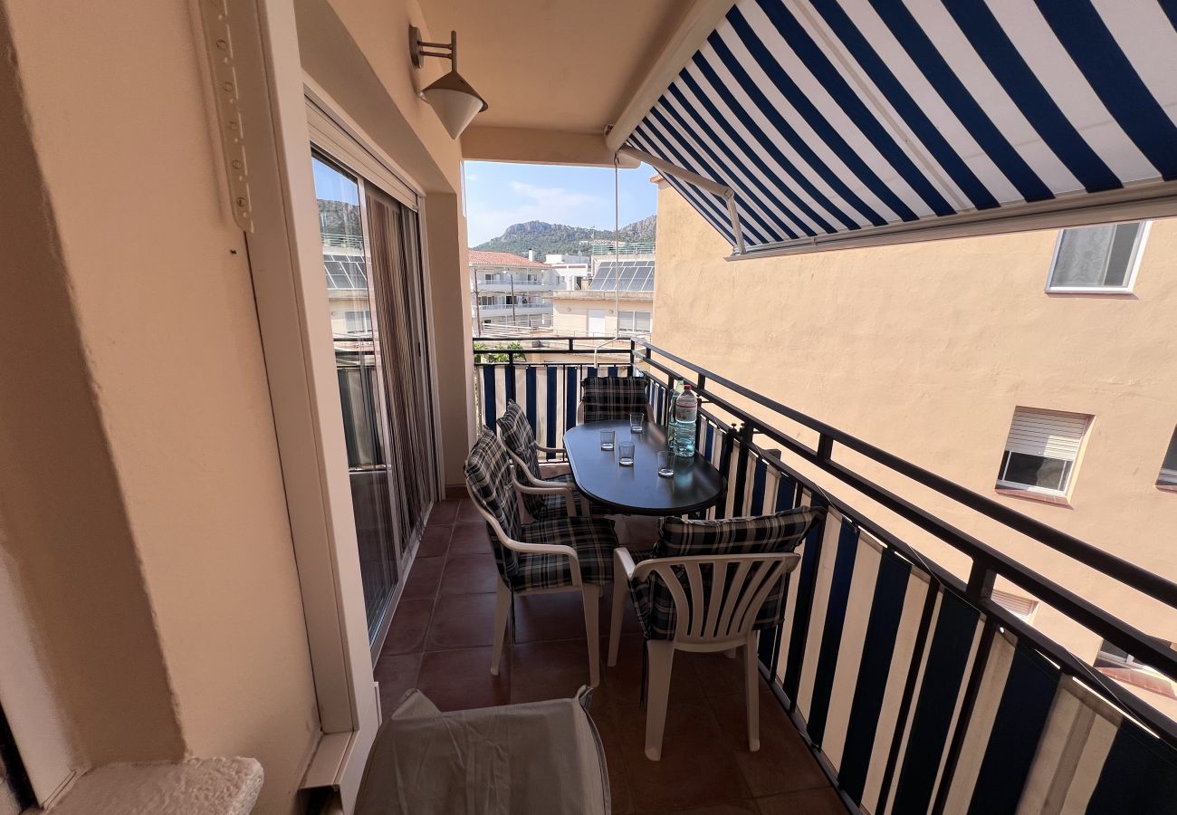 Apartment in Estartit - Second-Floor Apartment with Air Conditioning Close to L’Estartit Beach