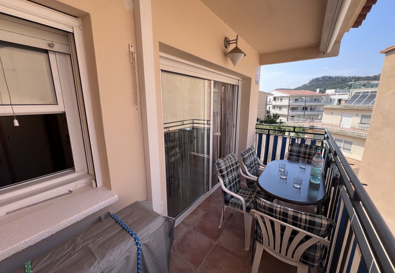 Apartment in Estartit - Second-Floor Apartment with Air Conditioning Close to L’Estartit Beach